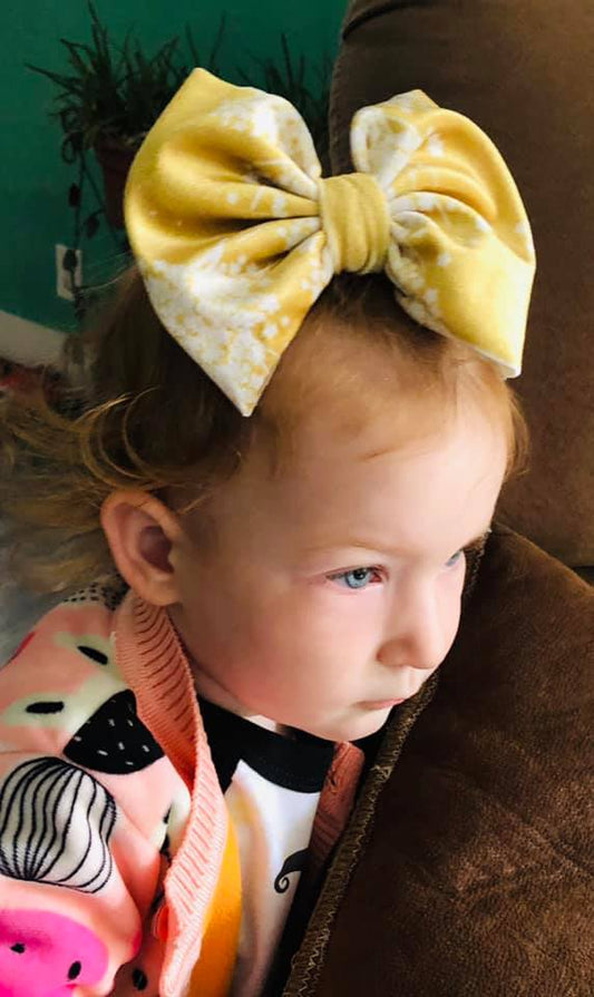 Baby's Breath Floral Velvet Bow